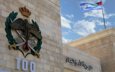 القبض على المعتدين على الصحفي فارس الحباشنة  
الشرطة تنجح في القبض على ثلاثة معتدين على الصحفي فارس الحباشنة  
الأمن يعلن القبض على ثلاثة اعتدوا على الصحفي فارس الحباشنة  
الإيقاع بالمعتدين على الصحفي فارس الحباشنة من قبل الأمن العام