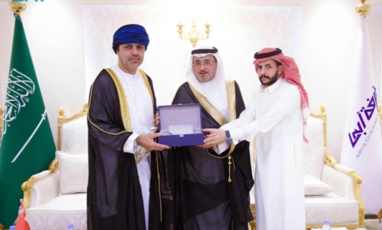 القنصل العماني يزور عسير لاستكشاف الفرص الاستثمارية المتاحة في المنطقة.
