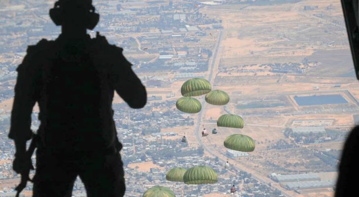القوات المسلحة تنفذ إنزالات جوية ثلاث على غزة بالتعاون مع الإمارات