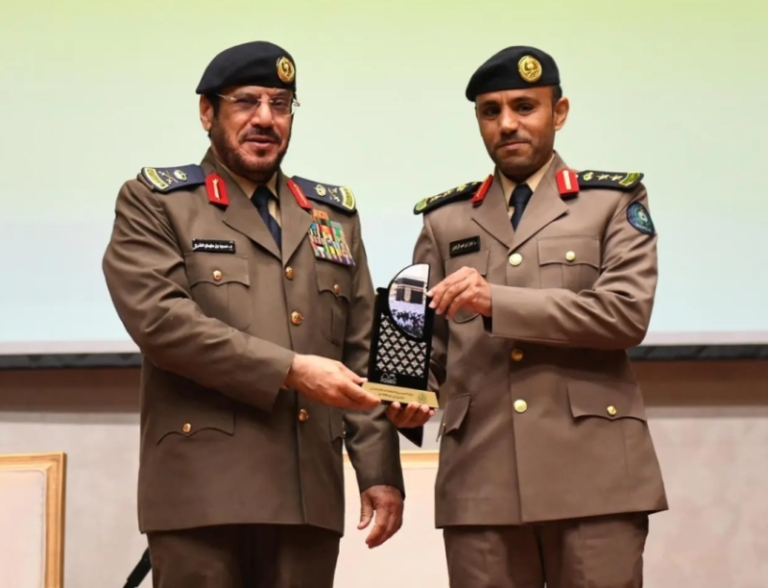 اللواء الفرج يحضر حفل تكريم جائزة التميز للعمل الميداني لحج 1446هـ