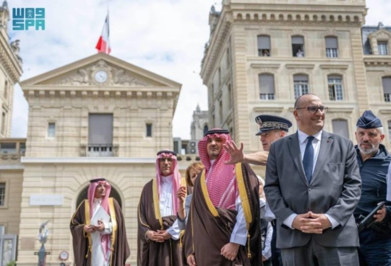المبتعثون يمثلون أولوية لدى القيادة وفق وزير الداخلية