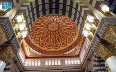 النقوش والزخارف تعكس روحانية المسجد النبوي المبدعة