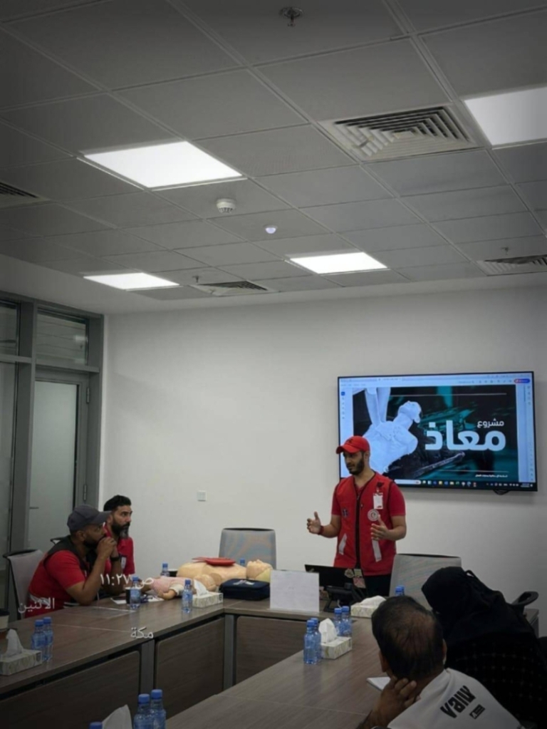 الهلال الأحمر يطور مشروع “معاذ” في مكة بفتح 52 منشأة وتدريب 1288 موظفاً