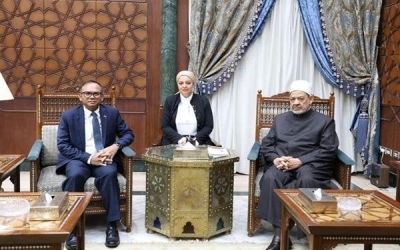 بحث شيخ الأزهر مع سفير كمبوديا سبل تعزيز التعاون العلمي والدعوي