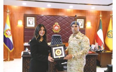 بحث نائب رئيس الأركان تعزيز التعاون العسكري مع قائد القيادة المركزية الأميركية