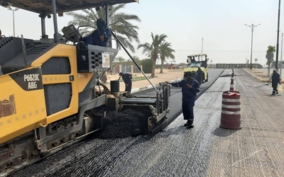 بقيق تستمر في تنفيذ مشاريع السفلتة