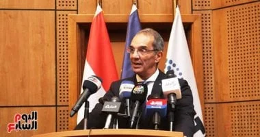 وزير الاتصالات يتابع حريق سنترال رمسيس.. واستعادة الخدمة خلال ساعات