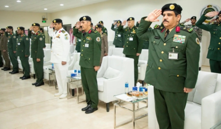 تخريج دورة الفرد الأساسي بالمنطقة الشرقية وسط حضور وزير الداخلية