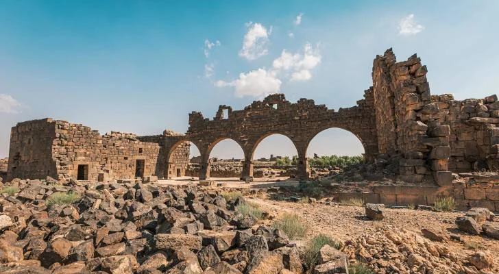 تخصيص 500 ألف دينار من وزارة السياحة لتأهيل موقع أم الجمال الأثري