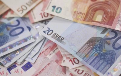 تراجع في قيمة اليورو وزيادة ملحوظة في مؤشر الدولار خلال الفترة الأخيرة.