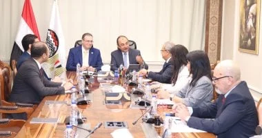 تعزيز التعاون بين وزير قطاع الأعمال ورئيس الجهاز المركزي للتنظيم والإدارة