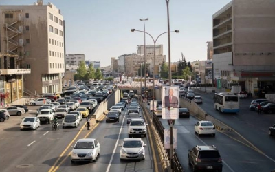 تعطل مركبتان وحادث صدم بشجرة في عمّان دون حوادث على الطرق الخارجية