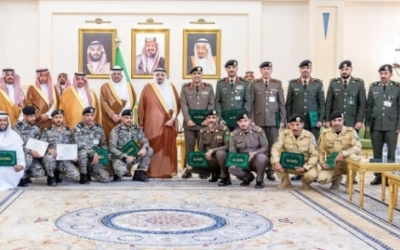 تكريم أمير القصيم للمتفوقين في لجان العفو بالمنطقة
