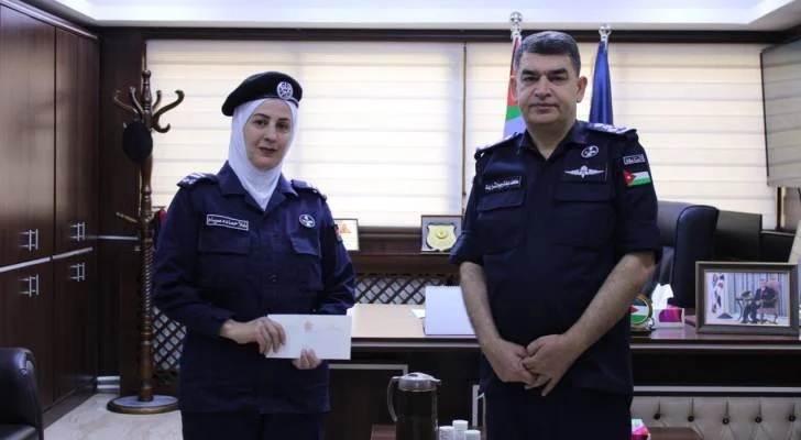 تكريم خاص لوكيل وزارة التربية علا حمادة موسى من مدير الأمن العام تقديراً لتفانيها خلال امتحانات "التوجيهي"