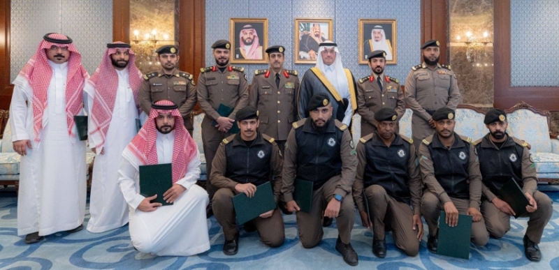 تكريم منسوبي شرطة الأحساء من قبل المحافظ