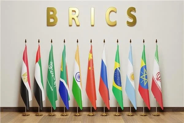 تليفزيون «بريكس» يبرز جهود مصر في حماية البيئة  
جهود مصر في الحماية البيئية تتلقى إشادة من تليفزيون «بريكس»  
تليفزيون «بريكس» يُثمن جهود مصر في الحفاظ على البيئة