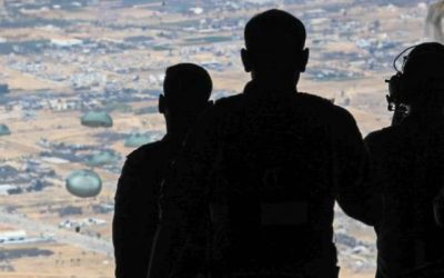 تنفذ القوات المسلحة الأردنية والإماراتية الإنزالات الجوية على قطاع غزة