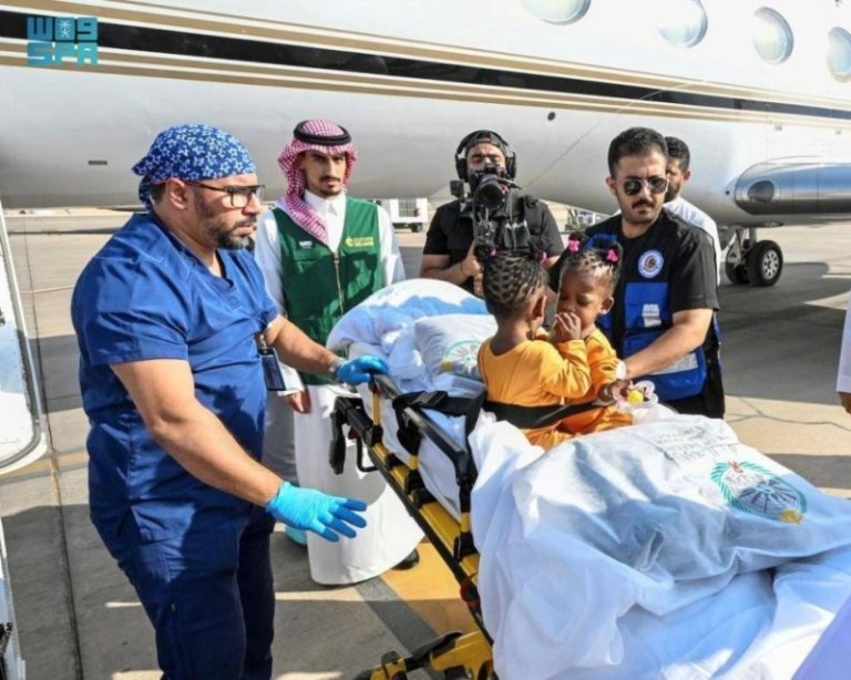 توأم جامايكي «أزاريا وأزورا إيلسون» يحطّان رحالهما في الرياض