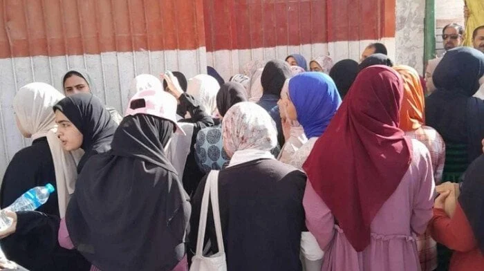 توافد طلاب الثانوية العامة 2025 على اللجان لأداء الامتحانات
طلاب الثانوية العامة 2025 يتجهون إلى اللجان لأداء الامتحانات
بدء امتحانات الثانوية العامة 2025 مع توافد الطلاب على اللجان
الطلاب يتوافدون على اللجان لأداء امتحانات الثانوية العامة 2025
أجواء الامتحانات تشهد توافد طلاب الثانوية العامة 2025 على اللجان