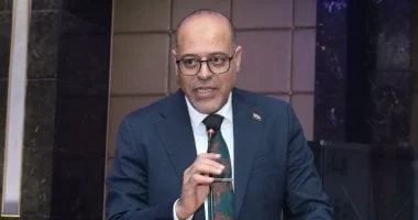 وزير العمل يعلن عن 178 فرصة عمل فى الإمارات براتب 1800 درهم شهريا