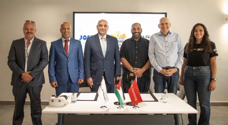 تويوتا تدعم عبد السلام العجارمة في مغامرته نحو المونديال بلاند كروزر برادو
