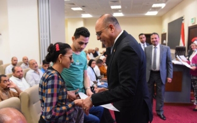 جبران يسلم عقود جديدة لذوي الهمم بالقاهرة لدمجهم في سوق العمل