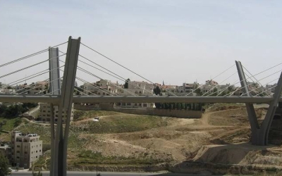 جثة شاب عشريني تُكتشف أسفل جسر عبدون والأمن يفتح تحقيقًا