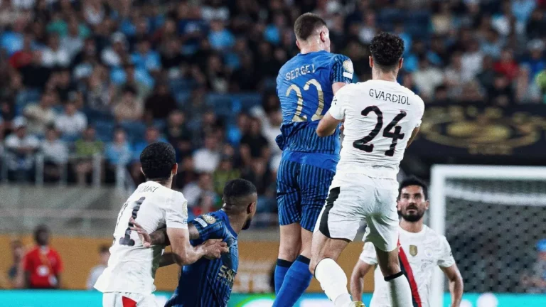 جماهير مانشستر سيتي تُطالب بإقالة نجم الفريق عقب الخسارة أمام الهلال في كأس العالم للأندية