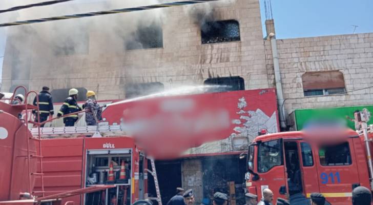 جهود مستمرة لإخماد حريق في محل تجاري بالكرك دون إصابات