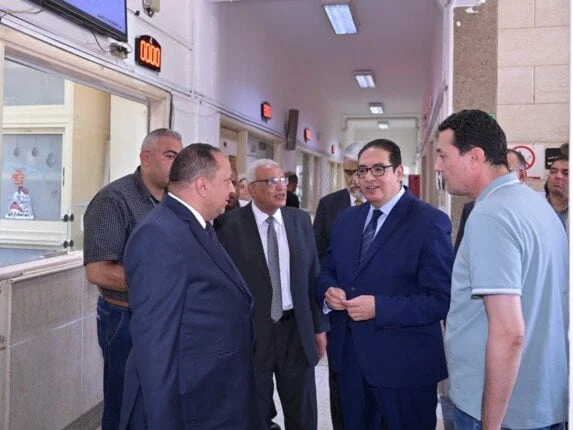 جولة لرئيس جامعة القاهرة في معامل التنسيق الإلكتروني بكليات الهندسة والزراعة والدراسات العليا