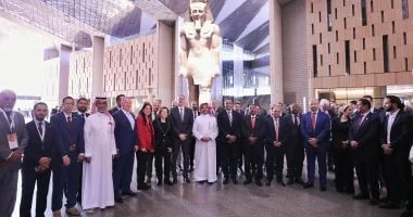 جولة مثيرة لوزير البترول مع ضيوف منتدى مصر للتعدين في المتحف المصري الكبير