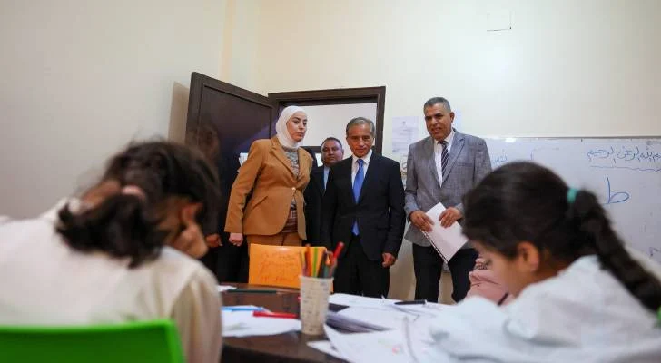 جولة ميدانية لرئيس الوزراء في المفرق مع تأكيد دعم الحكومة لجمعية رعاية الطفل الخيرية