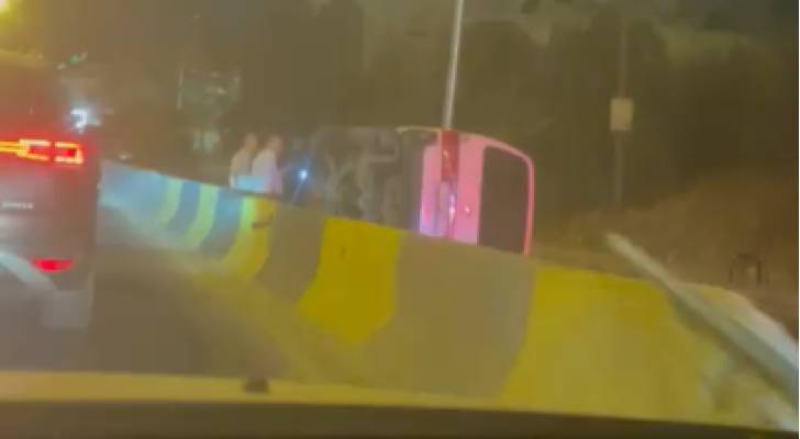 حادثة انقلاب مركبة في مرج الحمام تؤثر سلبًا على حركة المرور - التفاصيل متوفرة