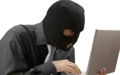 حبس 3 أشهر لزوج تجسس على حاسوب زوجته والقانون: لا تمييز بين الأزواج في الخصوصية