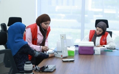 حملة لفحص الأمراض المزمنة للعاملين بالوزارة والحي الحكومي من «الصحة»