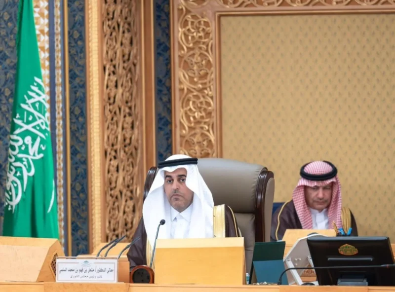 دعوة مجلس الشورى: خطة سنوية لطباعة ونشر أعمال الأدباء السعوديين