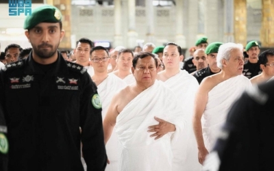 رئيس إندونيسيا ينخرط في مناسك العمرة