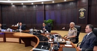 رئيس الوزراء يوجه بمراجعة المنشآت الحكومية والمعدات المستخدمة بسبب الحرارة