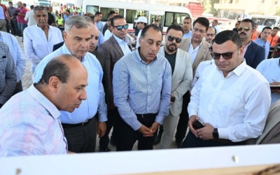 رئيس الوزراء يعاين مشروع إنشاء محور السادات «كوبري 45» في الإسكندرية  
تفقد رئيس الوزراء مشروع محور السادات «كوبري 45» بالإسكندرية  
جولة لرئيس الوزراء في مشروع محور السادات «كوبري 45» بالإسكندرية