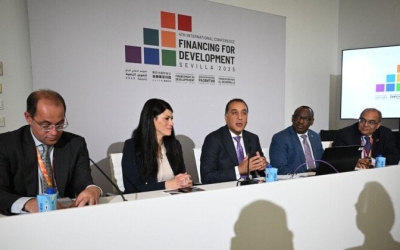 رئيس الوزراء يعلن: الحكومة تسعى بجد لحل قضايا الديون