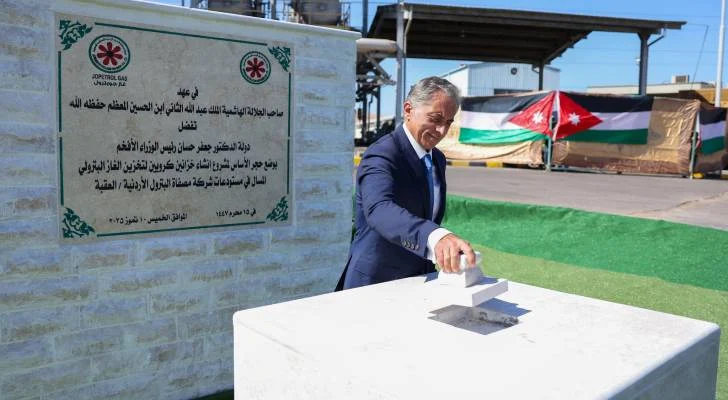 رئيس الوزراء يعلن بدء مشروع خزانين للغاز البترولي في العقبة
