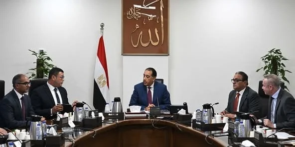 رئيس الوزراء يوجه بمتابعة تنفيذ الخطة الاستراتيجية لتحلية مياه البحر