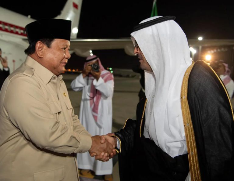 رئيس اندونيسيا يصل جدة للمشاركة في قمة التعاون الاقتصادي الدولي الكبرى