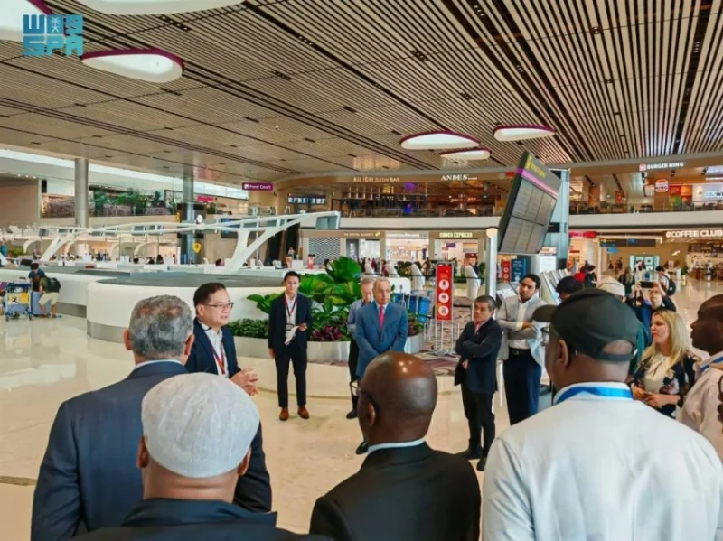 رئيس هيئة الطيران المدني يقوم بزيارة لمطار "شانغي" الشهير في سنغافورة.