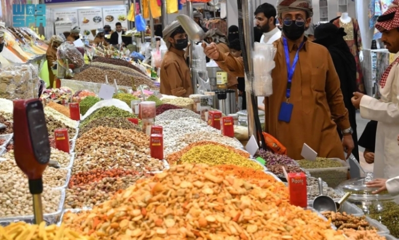 ركن البهارات والقهوة السعودية يجذب زوار مهرجان "أبها للتسوق26" بطريقة مميزة.