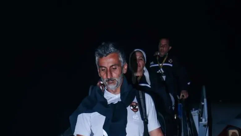 ريبيرو وأجانب الأهلي يصلون إلى القاهرة اليوم بعد انتهاء الإجازة