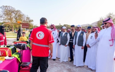زيارة أمين الباحة لقافلة التنمية الرقمية المتنقلة بمنتزه رغدان