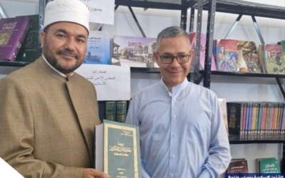 زيارة لافتة لوزير الثقافة الفنزويلي لجناح «الأعلى للشؤون الإسلامية» في معرض كاراس الدولي للكتاب