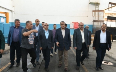 زيارة مفاجئة.. وزير الإنتاج الحربي يتفقد سير العمل في مصنع 99 الحربي