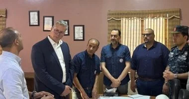زيارة وزير البترول لأهالي مفقودي حادث البارجة "أدمارين 12"